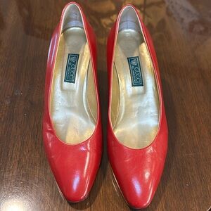 Gucci Vintage Classic Red Leather Mid Heel Pumps